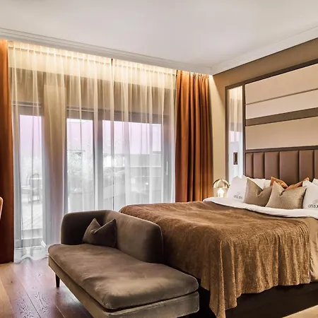 Otel Opus 16